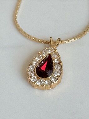 Vintage 1985 Avon Garnet Halo Teardrop Pendant Necklace Gold Plated NIB